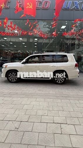 Toyota Land Cruiser 5.7 nhập Mỹ, sản xuất 2016.