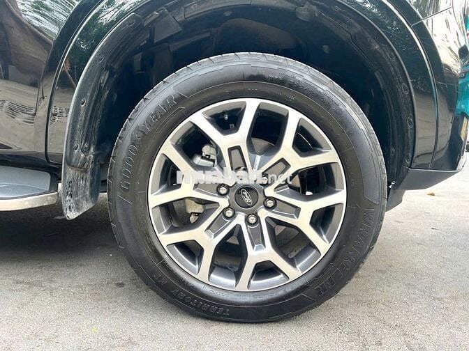 Cần bán ngay Everest Titanium 4x2 2023 giá mềm