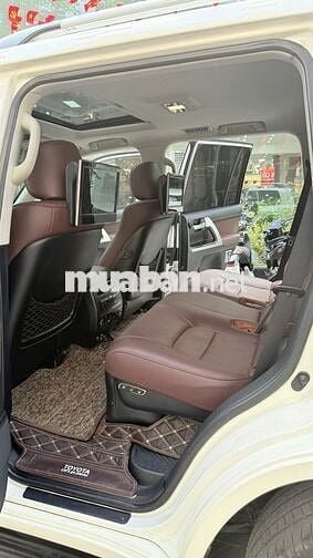 Toyota Land Cruiser 5.7 nhập Mỹ, sản xuất 2016.