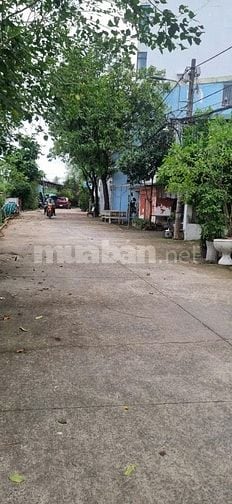 mặt tiền hẻm 8m xe tải đậu cửa thông ra kênh tham lương ra thống nhất.