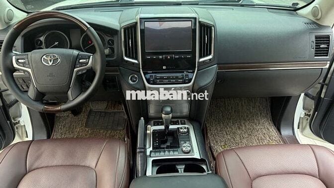 Toyota Land Cruiser 5.7 nhập Mỹ, sản xuất 2016.