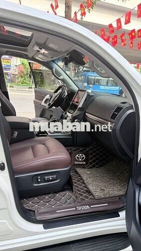 Toyota Land Cruiser 5.7 nhập Mỹ, sản xuất 2016.