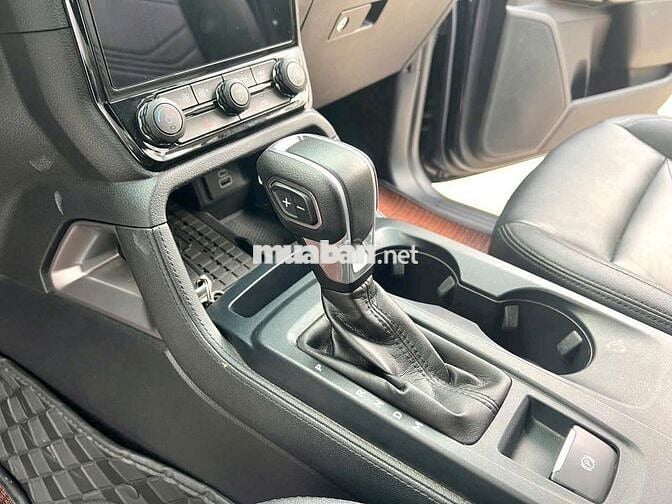 Cần bán ngay Everest Titanium 4x2 2023 giá mềm