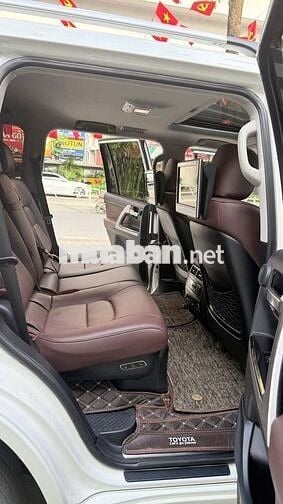 Toyota Land Cruiser 5.7 nhập Mỹ, sản xuất 2016.