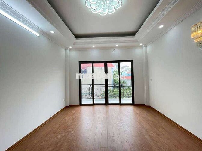 BÁN NHÀ ĐẸP 4 TẦNG 71m² – PHỐ CHU HUY MÂN, LONG BIÊN – GIÁ 8,X TỶ
