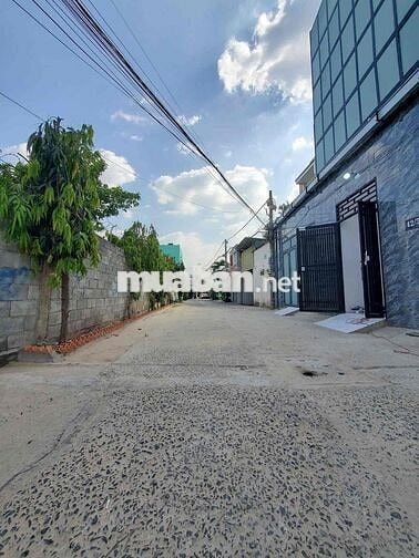 KYOT HẺM XE TẢI Q12 GIÁP TRƯỜNG CHINH