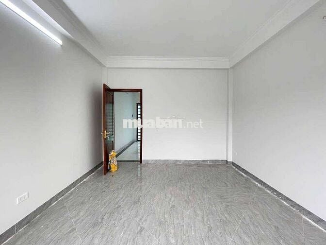 BÁN NHÀ ĐẸP 4 TẦNG 71m² – PHỐ CHU HUY MÂN, LONG BIÊN – GIÁ 8,X TỶ