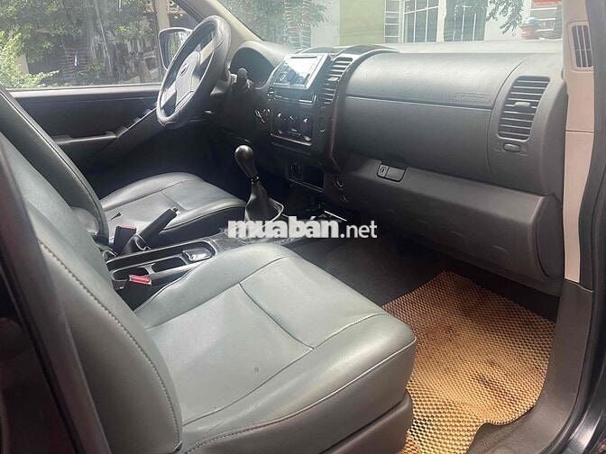 Nissan Navara 2011 2.5 MT - 200000 km