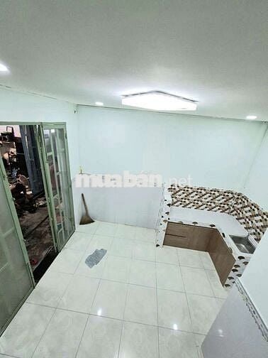 Nhà cho thue nguyên căn 4 triệu.bình hưng
Gần bến xe q8
Dt 4 ×5m i
