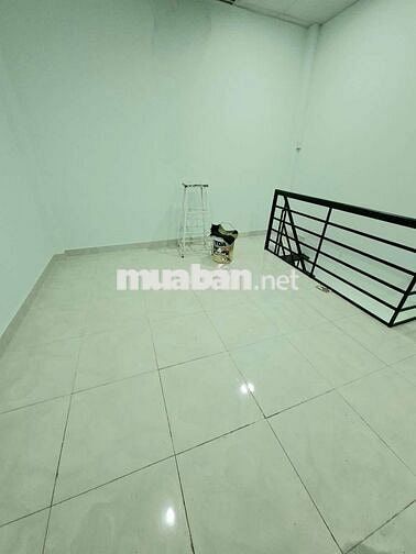 Nhà cho thue nguyên căn 4 triệu.bình hưng
Gần bến xe q8
Dt 4 ×5m i