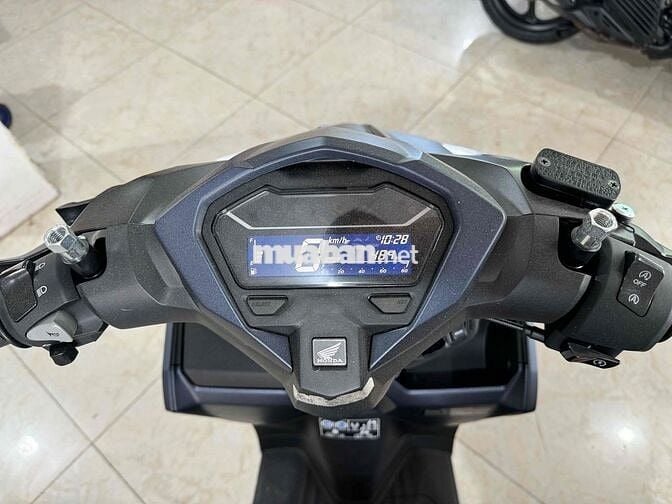 vario 125 2025 odo:400km