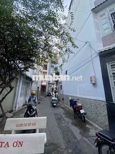 Giảm 600 tr, Bán gấp nhà khu Đồng Đen, Tân Bình