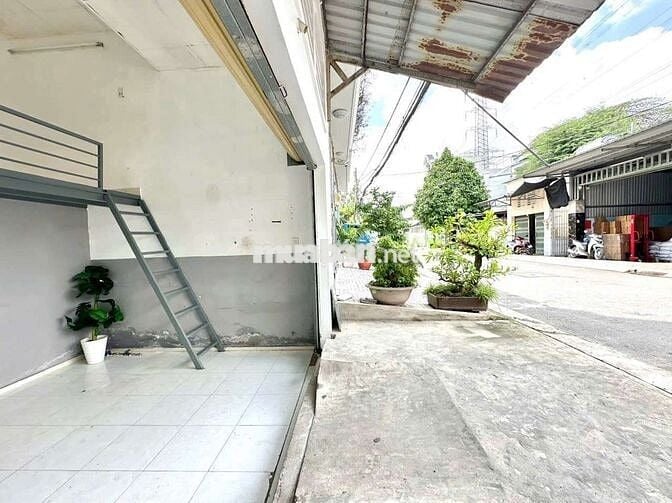 KIOT NGAY MẶT TIỀN HẺM OTO ĐƯỜNG TTH21 DƯƠNG THỊ MƯỜI CVPM QUANG TRUNG