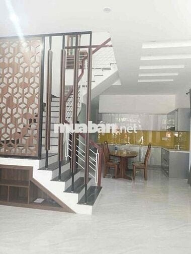 Bán nhà vip Đông Nam gần chợ Hoà Xuân