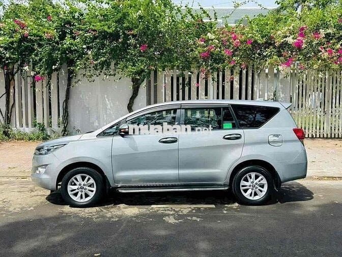 Toyota Innova 2018 2.0E - 100000 km