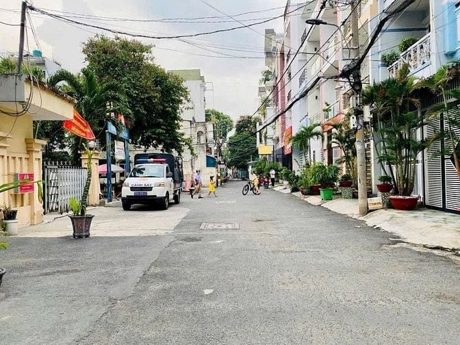 Kẹt tiền cần bán gấp căn hẻm Duy Tân giá 3tỷ050/50,5m. Sổ hồng riêng