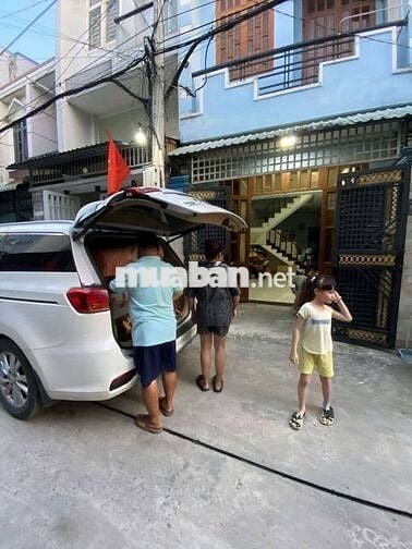 Nhà mới sạch sẽ.1 lầu 2 phòng.có thể đậu xe hơi