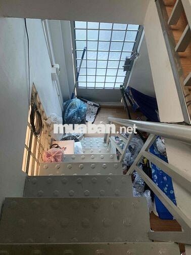 Chỉ 2,1tỷ hơn có nhà 3 tầng 2 pn hẻm xe hơi vô tới nhà