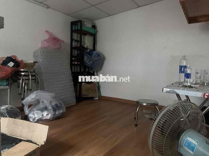 Chỉ 2,1tỷ hơn có nhà 3 tầng 2 pn hẻm xe hơi vô tới nhà