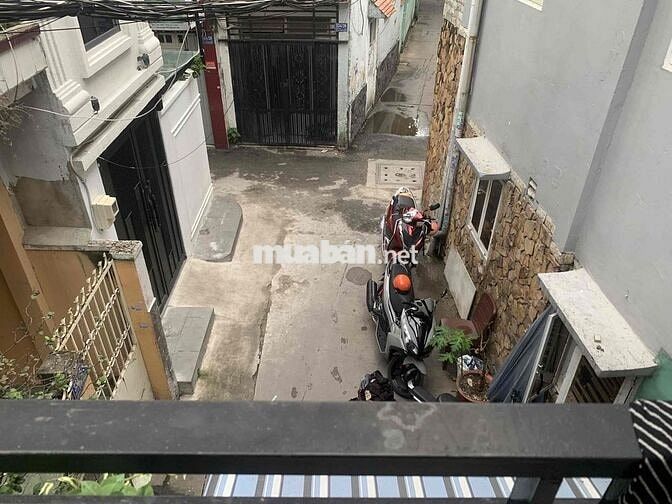 Chỉ 2,1tỷ hơn có nhà 3 tầng 2 pn hẻm xe hơi vô tới nhà