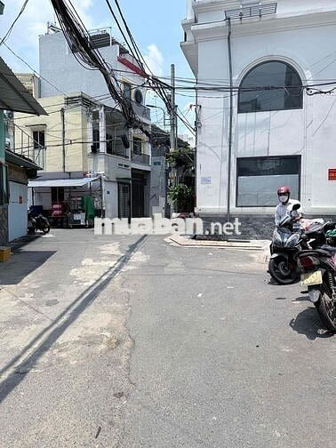 Chỉ 2,1tỷ hơn có nhà 3 tầng 2 pn hẻm xe hơi vô tới nhà