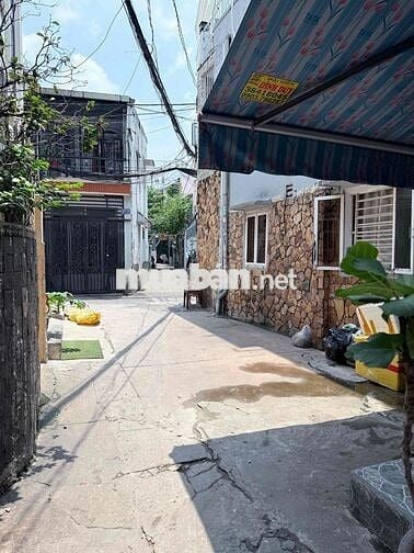 Chỉ 2,1tỷ hơn có nhà 3 tầng 2 pn hẻm xe hơi vô tới nhà