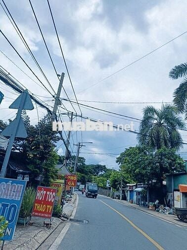 Nhà gần trường cấp 1,2,3, uỷ ban , trạm y tế , thuận tiện kinh doanh