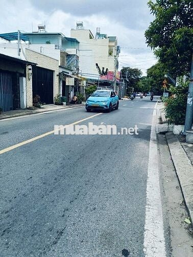 Nhà gần trường cấp 1,2,3, uỷ ban , trạm y tế , thuận tiện kinh doanh