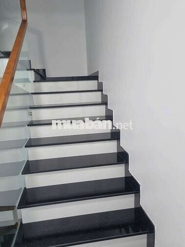 CẦN CHO THUÊ NHÀ P TTN Q12.DT 6,5x20. 1 trệt 3 Lầu. 5PN 5WS .nhà Mới