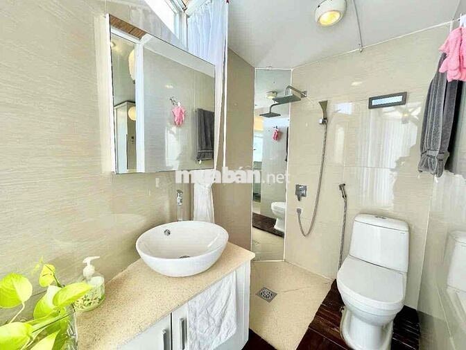 CHO THUÊ CĂN HỘ PENTHOUSE VIEW CAO TẦNG SÂN VƯỜN GẦN BỜ KÈ HOÀNG SA Q1