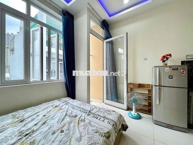 Căn hộ dịch vụ cửa sổ, ban công siêu rẻ ngay chân Cầu Thủ Thiêm