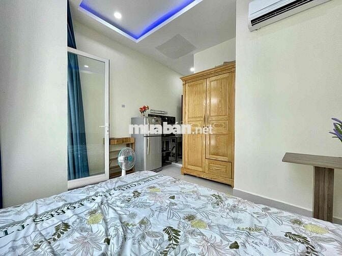 Căn hộ dịch vụ cửa sổ, ban công siêu rẻ ngay chân Cầu Thủ Thiêm