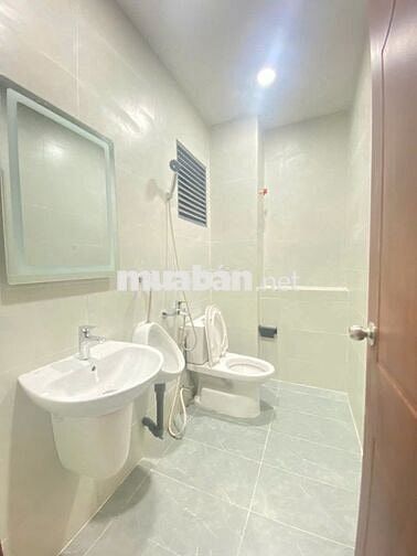 Cho thuê mặt tiền Phan Xích Long. Ngang 4.5m, thiết kế sang, nhà mới