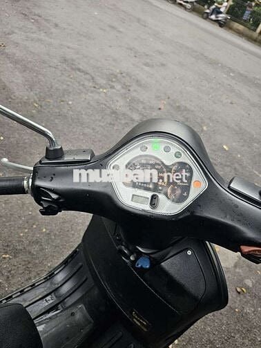 Vespa GTS 125ie 2012