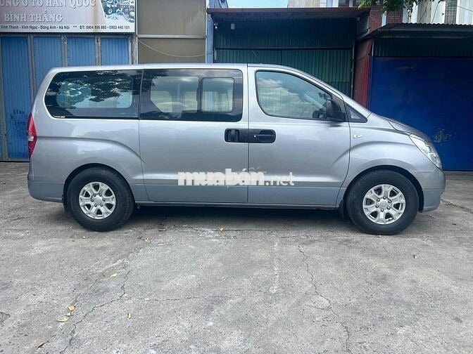 Hyundai Grand Starex 2010 Van 2.5 MT - 15000 km