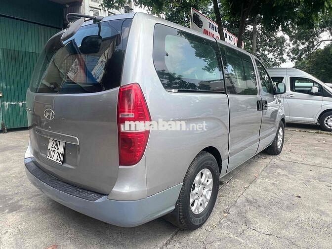Hyundai Grand Starex 2010 Van 2.5 MT - 15000 km