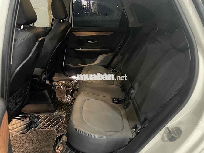 BMW 218i may 1.5 turbo 2014 - 110000 km
