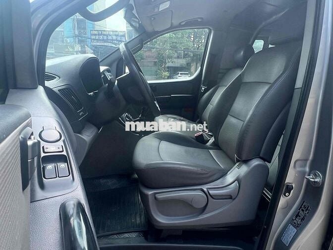 Hyundai Grand Starex 2010 Van 2.5 MT - 15000 km