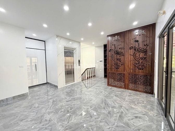 Bán nhà đường Hoàng Mai ô tô tránh, Dt 60m2,6t, mt 6.7m, kinh doanh.