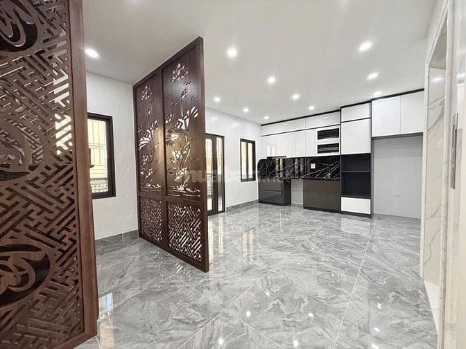 Bán nhà đường Hoàng Mai ô tô tránh, Dt 60m2,6t, mt 6.7m, kinh doanh.