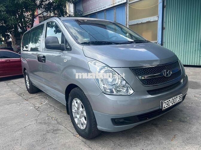 Hyundai Grand Starex 2010 Van 2.5 MT - 15000 km