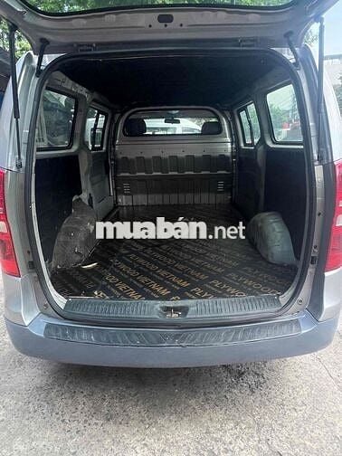 Hyundai Grand Starex 2010 Van 2.5 MT - 15000 km