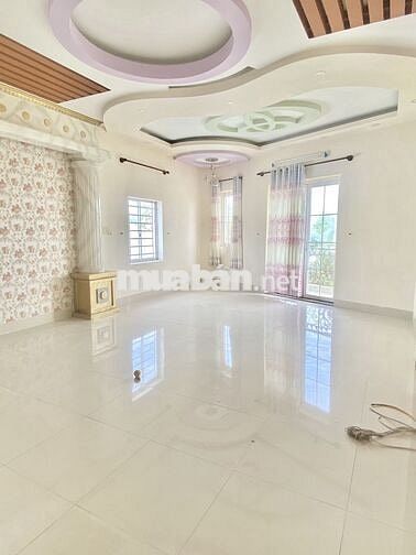 Cho Thuê Nhà Trệt 2 Lầu Thang Máy MT 10m Võ Văn Kiệt Gần CĐYT Cần Thơ
