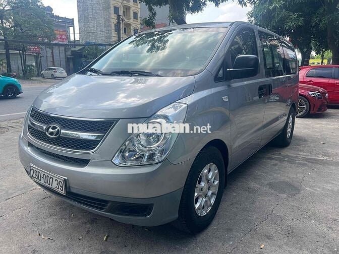Hyundai Grand Starex 2010 Van 2.5 MT - 15000 km