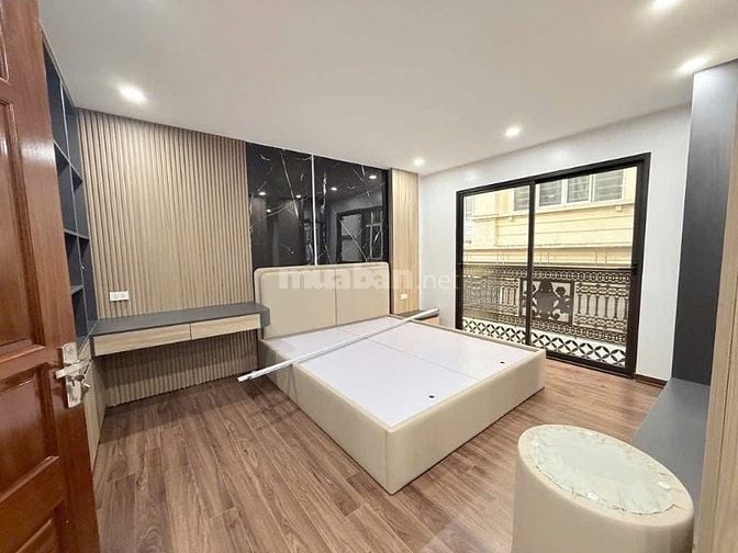 Bán nhà đường Hoàng Mai ô tô tránh, Dt 60m2,6t, mt 6.7m, kinh doanh.
