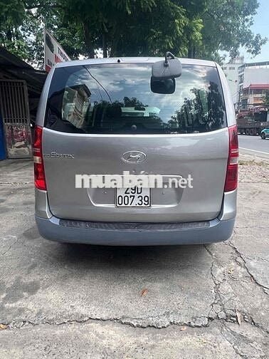 Hyundai Grand Starex 2010 Van 2.5 MT - 15000 km