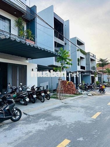 Bán Đất view công viên Bá Tùng- Hoà Quý 3tỷ680 đông nam