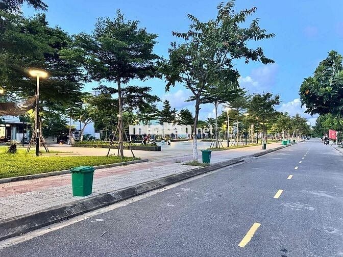 Bán Đất view công viên Bá Tùng- Hoà Quý 3tỷ680 đông nam