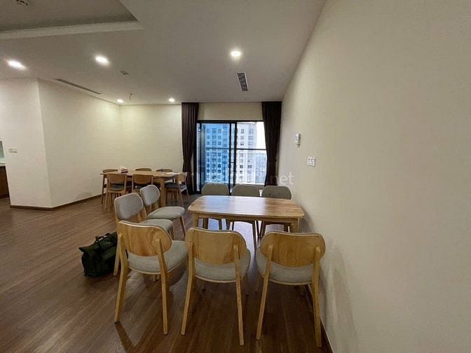 Cho thuê căn hộ 3 phòng ngủ tại Golden Park Tower Giá 20Tr/ Tháng.