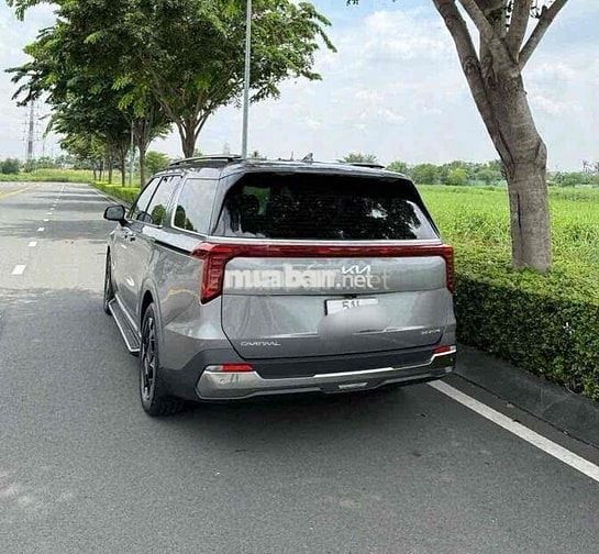 Kia Carnival 2025 Signature 2.2D - 8000 km